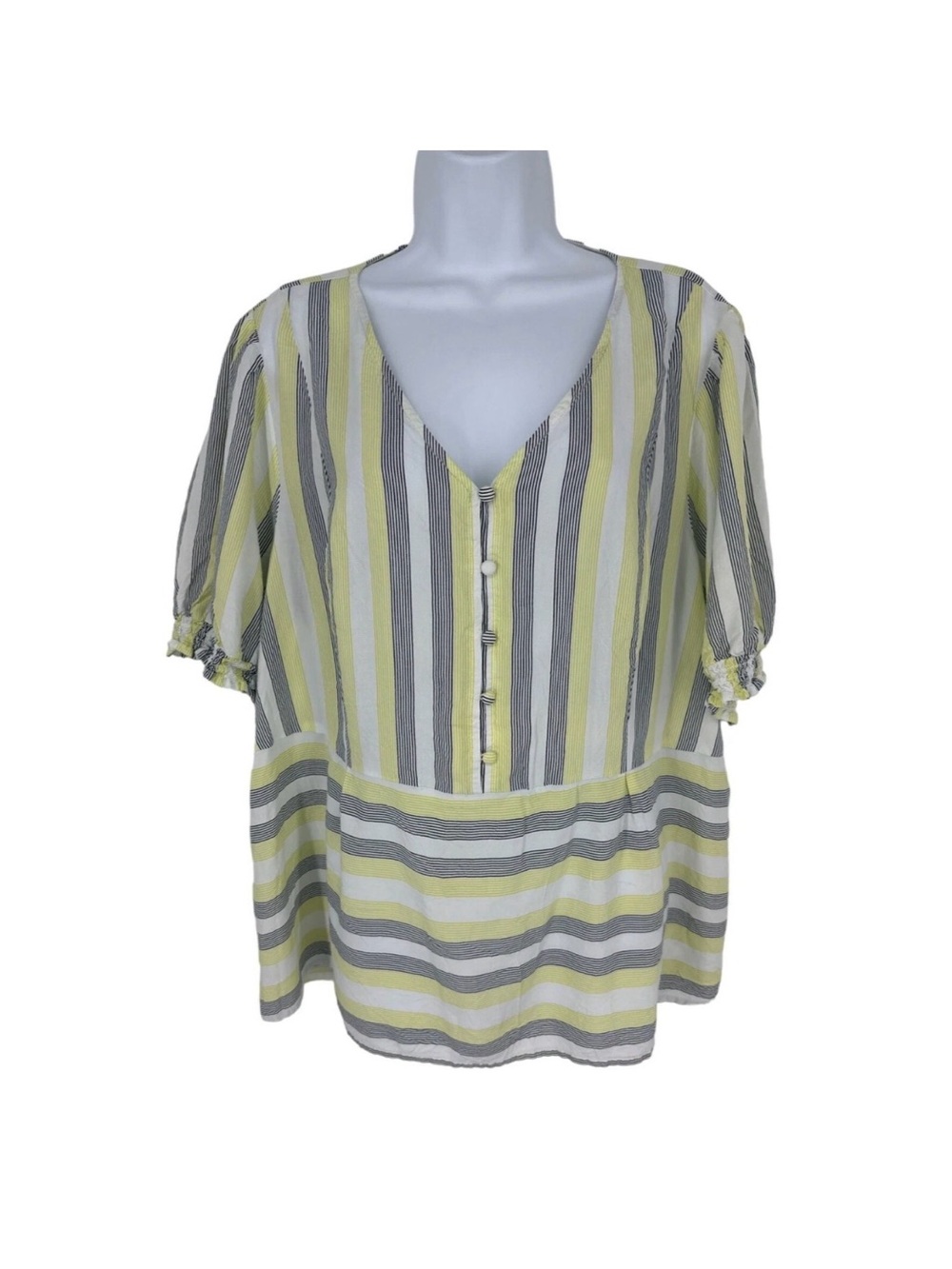🦋 Lane Bryant Puff-Sleeve Button-Front Peplum Top in size 26 / 100% Viscose
